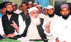 Shahi Imam, Jama Masjid, Punjab, issues a fatwa against former Deputy Chief Minister of Haryana Chander Mohan in Ludhiana