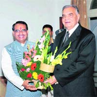 Madhya Pradesh CM Shivraj Singh Chouhan being greeted by Governor Balram Jakhar after his victory in the state assembly elections at Raj Bhawan in Bhopal