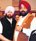 Capt Amarinder Singh (left) with former MLA Harjinder Singh Thekedar in Amritsar 