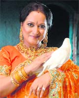Reel life saas and bahuLatta Saberwall (Right )and Himani Shivpuri (Left)