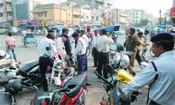 Delhi traffic police personnel remove wrongly parked vehicles at Arya Samaj Road, Karol Bagh, in New Delhi