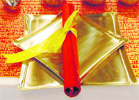 A dinner plate in steel