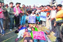 Activists of the Shiv Sena hold a protest in Ludhiana on Sunday.