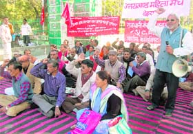 CPI members protest at the Gandhi Park, Dehradun
