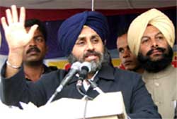 SAD chief Sukhibir Singh Badal addressing a gathering in Mansa