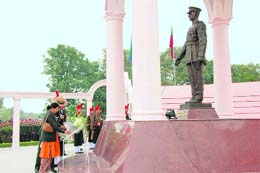 Dhanalakshmi, mother of Major Sandeep Unnikrishnan, pays homage to the martyrs at the War Memorial in IMA on Tuesday. 