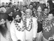 Punjab transport minister Master Mohan Lal and chief parliamentary secretary Raj Khurana inaugurate modern bus stand at GT road in Rajpura on Thursday.