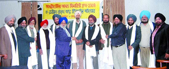 The Freedom Group of Industries honours poets and artists at the Amrik Singh Aman memorial night in Amritsar on Friday. 