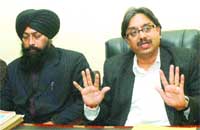 Mayor Rakesh Rathour and senior deputy mayor Kamaljit Bhatia at a press conference in Jalandhar
