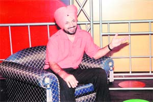 Ghuggi’s trademark asides in Ghar Ghar Vich Ghuggi keep viewers smiling