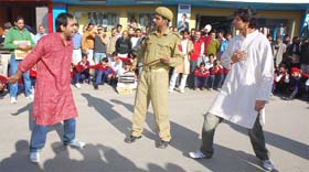 Play Theke-on-Theke" being staged by the students of Jaspal Bhatti's Mad Arts in Abohar