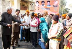 Inmates of the lepers home submitting a memorandum to DC Rahul Tewari in Bathinda