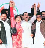 General secretary of the All-India Congress Committee Rahul Gandhi with youth leaders in Amritsar
