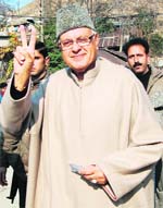 NC patron Farooq Abdullah flashes the victory sign after casting vote in Srinagar on Wednesday