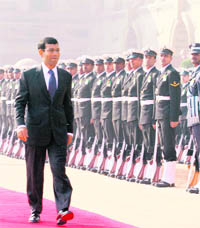 Maldivian President Mohamed Nasheed receives guard of honour during his ceremonial reception at Rashtrapati Bhavan in New Delhi on Wednesday. 