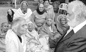 Jagdish Lal Ahuja, chairman of Jagdish Old Age Sansthan, distributes gifts to an Old Age Home inmate at Sector 15, Chandigarh.
