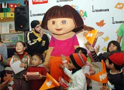 Nick's popular Nicktoon DORA celebrates Christmas and New Year with tiny tots at Landmark in Gurgaon