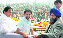 (From left) Actor Praveen Kumar, former cricketer Chetan Sharma and BSP general secretary Man Singh Manhera at a party rally in Faridabad on Sunday.