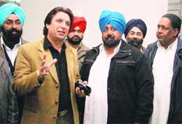 Mangal Dhillon interacts with mediapersons in Ludhiana. 