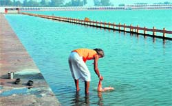A sadhu washes his clothes in the Brahmsarovar in Kurukshetra.