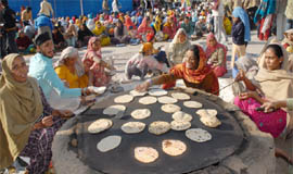 Devotees preparing langar at the Gurudwara Qila Mubarak Sahib in Bathinda on Monday on the occasion of Gurpurb to mark the birth anniversary of Guru Gobind Singh.