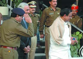 Delhi police commissioner Y.S. Dadwal and Lieutenant Governor Tejendra Khanna see off home minister P. Chidambaram after his visit to the Delhi Police Headquarters in New Delhi