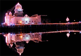 The illuminated Bangla Sahib Gurdwara on the occasion of Sri Guru Gobind Singhs birth anniversary in New Delhi