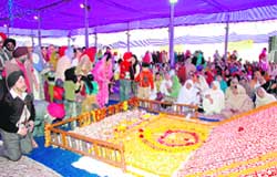 Devotees at the Race Course gurdwara on the occasion of Guru Gobind Singhs Parkash Utsav at Dehradun