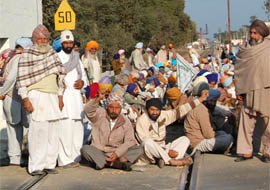 Cotton farmers blocking the rail traffic at Rampura Phul in Bathinda district on Monday to protest against the decision of the CCI to suspend the purchase of cotton till January 9.