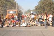 Traders staging protest at the Sirhind canal bridge in Bathinda