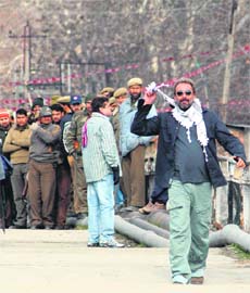Bollywood actor Sanjay Dutt enacts a scene for Lamha at the old Zero Bridge in Srinagar