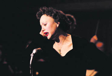 Marion Cottilard is brilliant as the lead actor in Olivier Dahans La Vie En Rose