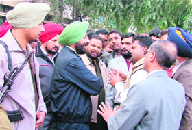 SP Gurpreet Singh Toor tries to pacify morcha leaders in Ludhiana on Tuesday.