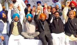 B.S. Ramuwalia, president of the Lok Bhalai Party, and other leaders of the organisation at Takhtupura in Moga