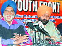 Former ADGP of MP Dhanwant Singh Gill addresses mediapersons in Amritsar.