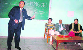 Prof MM Goel of Kurukshetra University addresses a gathering in Fatehabad’s MM College.