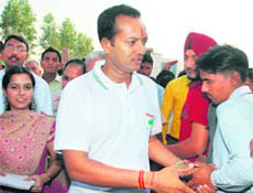Kurukshetra MP Naveen Jindal interacts with the youth in Chandigarh.