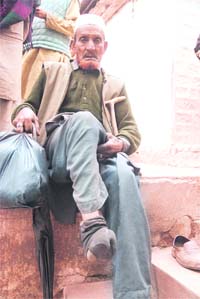 Abdul Salaam with his injured leg.