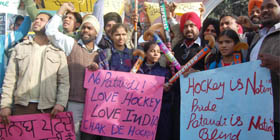 Members of the Sarhad-e-Punjab Sports Club protest against former Indian cricket team captain Mansoor Ali Khan Pataudi in Amritsar on Tuesday.