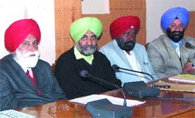 Hakam Singh, president, Government School Lecturers Union, Punjab, addresses a press conference in Jalandhar on Tuesday.
