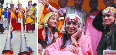 Artistes from Ladakh (left) and J&K (right) rehearse for the Republic Day in New Delhi