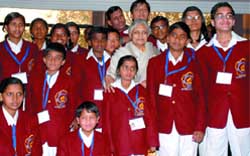 Chief Minister Sheila Dikshit with the winners of 'National Bravery Awards 2009' in New Delhi 