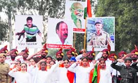 Students of DAV Public School and policemen participate in the final dress rehearsal for Republic Day celebrations at the Government College for Boys in Ludhiana