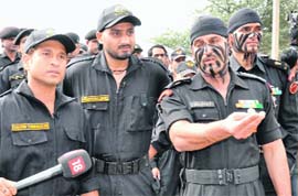 Cricketers Sachin Tendulkar and Harbhajan Singh with NSG commandos during their stay at the NSG headquarters in Manesar.