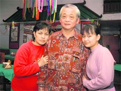 Liao Ling Lang and family
