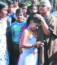 Chief Minister Shiela Dikshit with leprosy-affected children at her residence in New Delhi