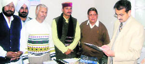 A delegation of Punjab militancy victims submitting a memorandum to the state government through the SDM at Nurpur on Friday.