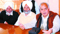 PPCC president Mohinder Singh Kaypee addresses mediapersons in Jalandhar on Saturday.