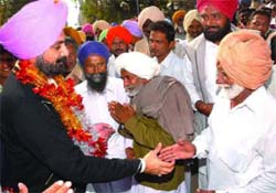 Congress general secretary Raninder Singh being greeted by party activists at Sangat near Bathinda on Sunday.
