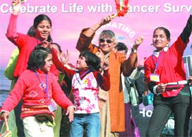 Chief Minister Sheila Dikshit with cancer survivors during the 'Cancer Awareness Walk' in New Delhi